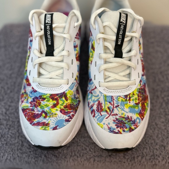 Nike Revolution ladies size 7 excellent condition - Picture 6 of 6